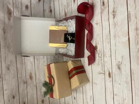 Ready-To-Go Holiday Gift - Wine & Chocolate
