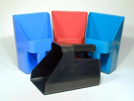 3QT Plastic Feed Scoop