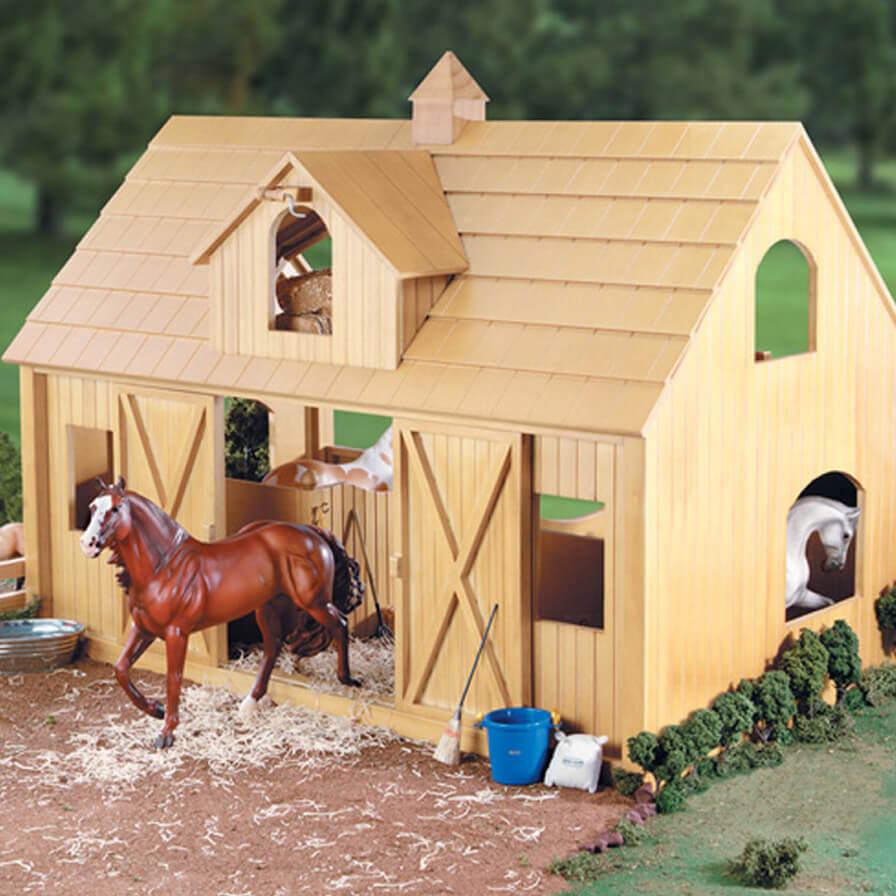 Breyer Deluxe Wood Barn With Cupola